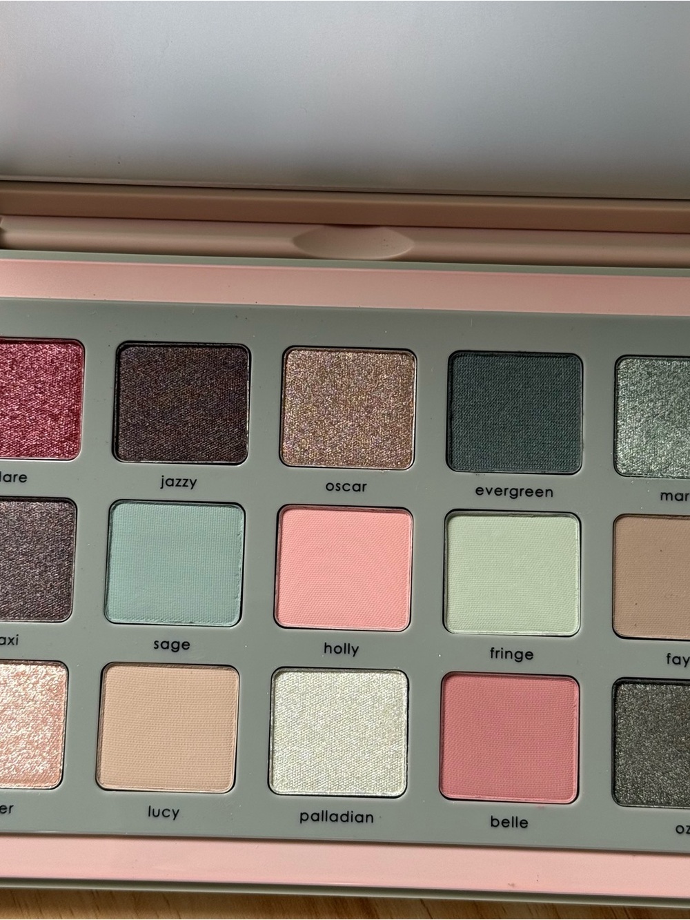 Natasha Denona Retro Glam Palette — Pink, Sage, Mint & Neutral Shadows - Picture 5 of 5